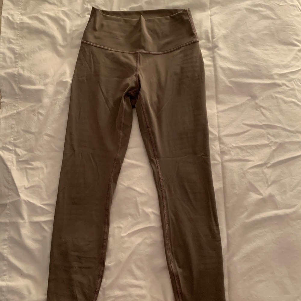 Lululemon Wunder Under tight (size 6)